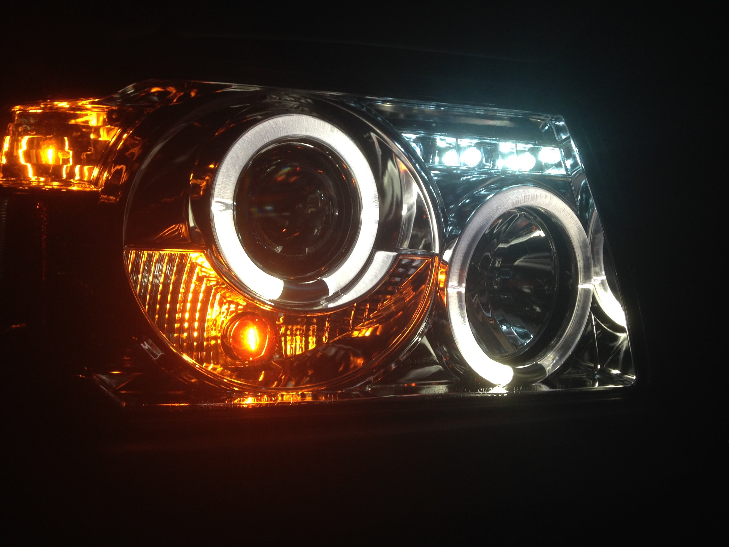 Nên Độ đèn ford ranger để tăng cường ánh sáng